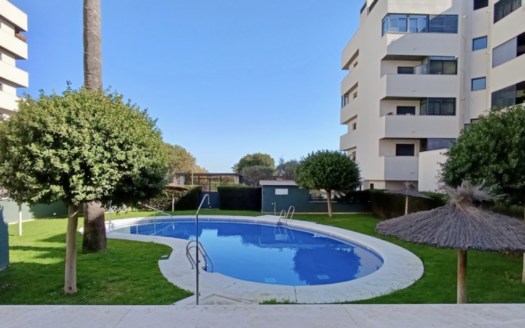 ÁTICO CON GARAJE Y PISCINA EN URBANIZACIÓN PRIVADA