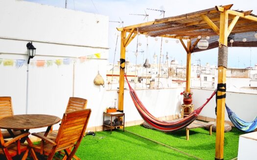 ÁTICO CON TERRAZA DE 40 M2 EN CASCO HISTÓRICO