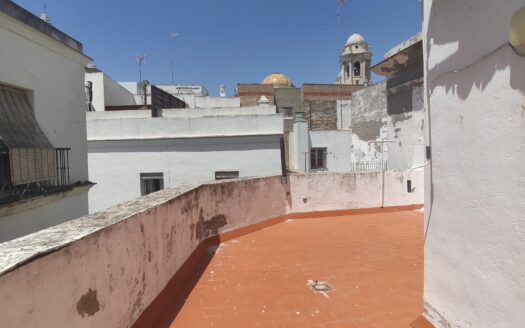 OPORTUNIDAD! DESCUBRE CÁDIZ DESDE SU RINCÓN MAS AUTÉNTICO Y MILENARIO EN EL BARRIO DEL PÓPULO.