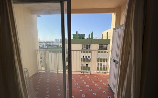 PISO EXTERIOR CON TERRAZA A 1 MINUTO DE LA PLAYA VICTORIA