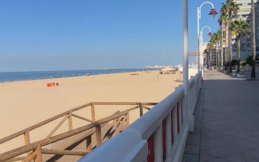 PISO EXTERIOR CON TERRAZA A 1 MINUTO DE LA PLAYA VICTORIA